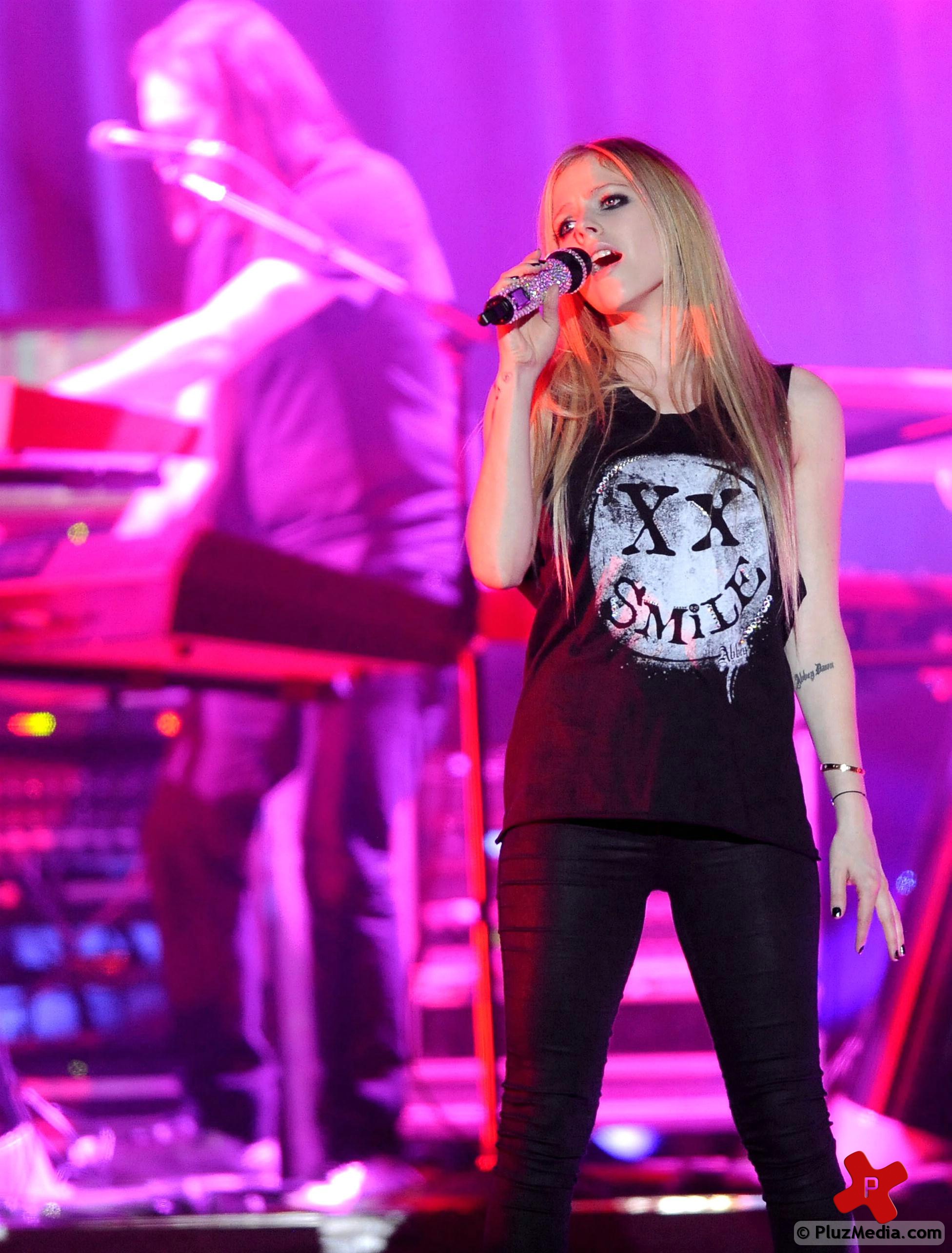 Avril Lavigne performs live during her Black Star Tour 2011 photos | Picture 75545